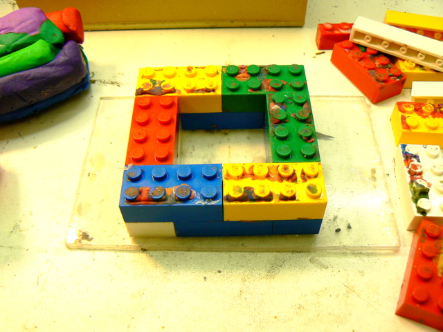 Moulage : Lego et Pâte à modeler… Un jeu d’enfant ? P1050820