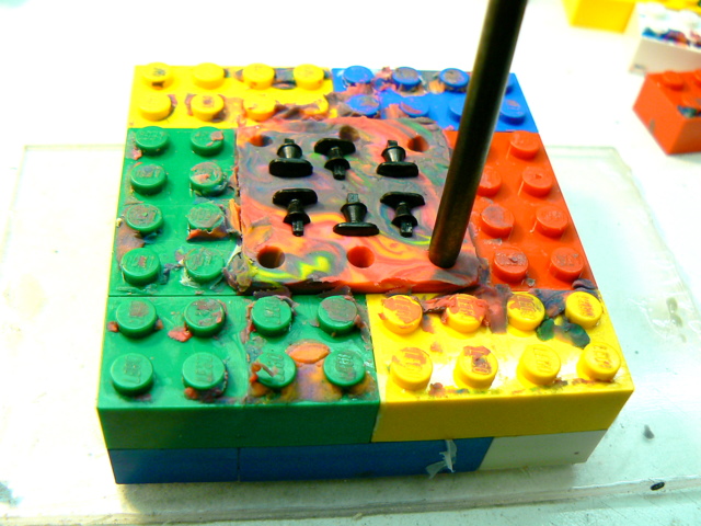 Moulage : Lego et Pâte à modeler… Un jeu d’enfant ? P1050826