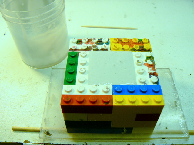 Moulage : Lego et Pâte à modeler… Un jeu d’enfant ? P1050835