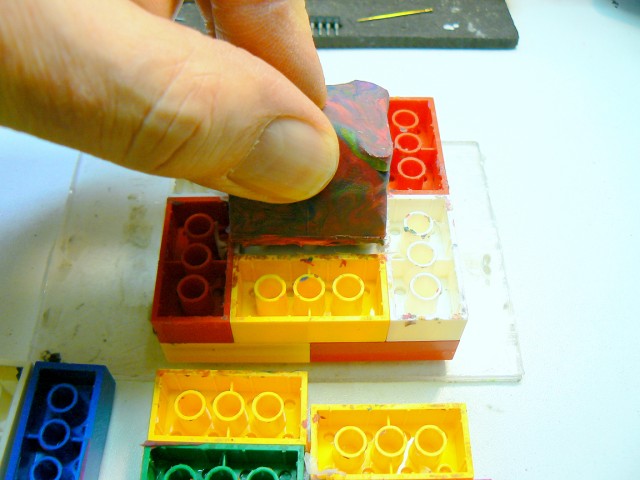 Moulage : Lego et Pâte à modeler… Un jeu d’enfant ? P1050842