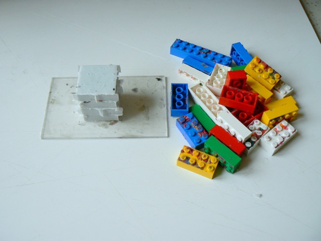 Moulage : Lego et Pâte à modeler… Un jeu d’enfant ? P1050852