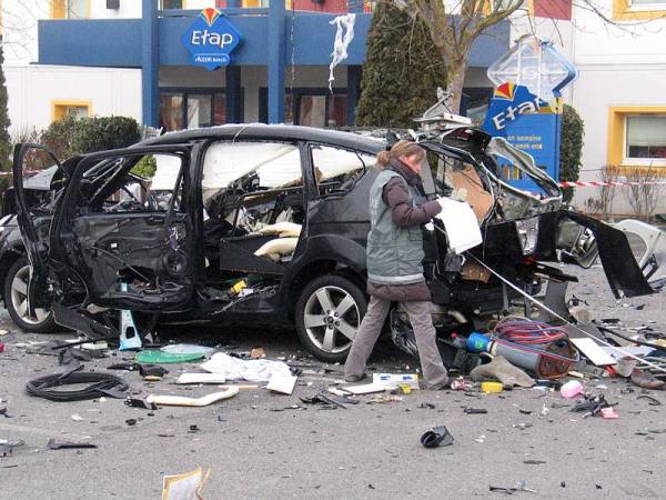 explosion d'une voiture en France 39852910