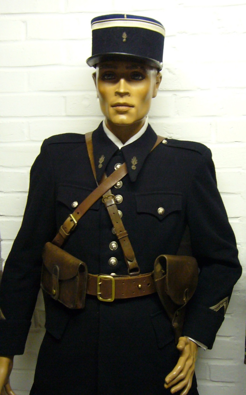 Les tenues de la Gendarmerie P1040134