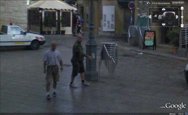 STREET VIEW : les gens en chaussettes noires ! - Page 3 Chauss17