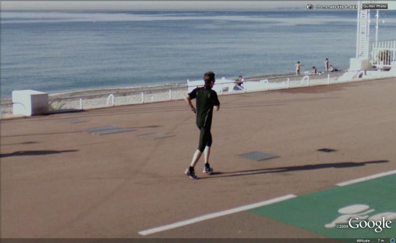 STREET VIEW : les gens en chaussettes noires ! - Page 7 Chauss58