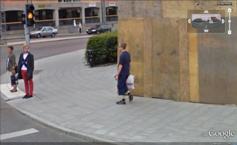 STREET VIEW : les gens en chaussettes noires ! - Page 8 Chauss77