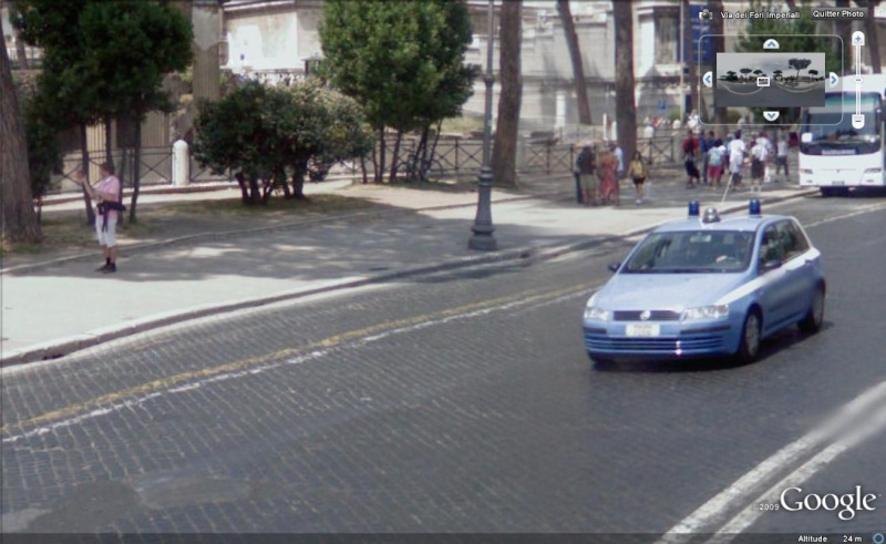 STREET VIEW : véhicules de police du monde - Page 4 Police24