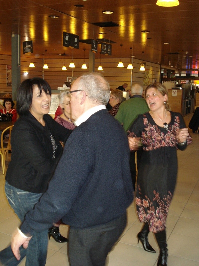 C'était:Thé Dansant à la cafétéria de CORA le 17/02 Dsc00172