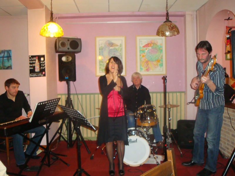 Le Valérie SOARES Quartet à la PIZZA GOGO le 25/11/10! Dsc00894