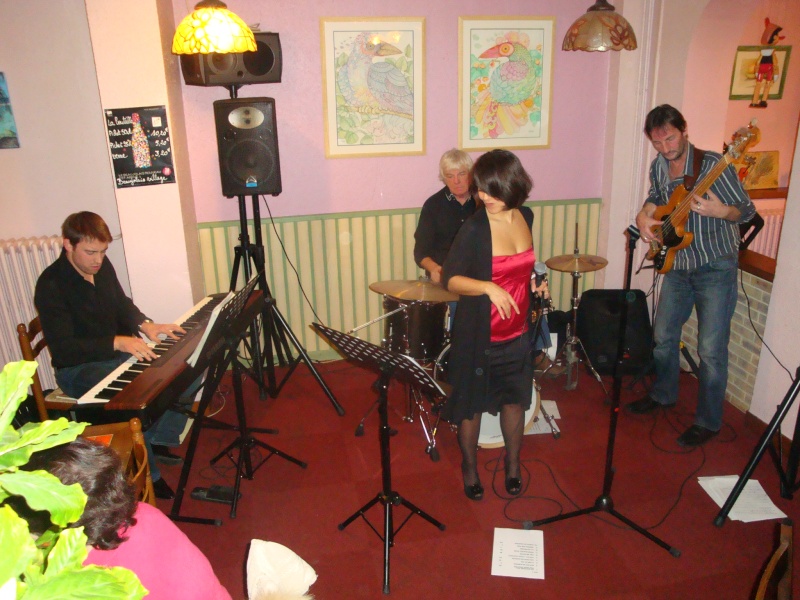 Le Valérie SOARES Quartet à la PIZZA GOGO le 25/11/10! Dsc00908