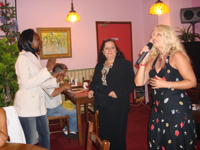 LEE LA DIVINE, PIZZA GOGO Dreux, jeudi 22, VARIETE-KARAOKE Dsc01517