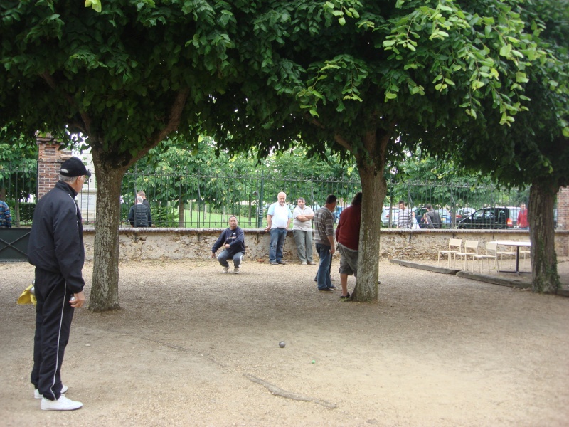 Concours de pétanque le 20/06/10 à Crécy-Couvé Dsc01814