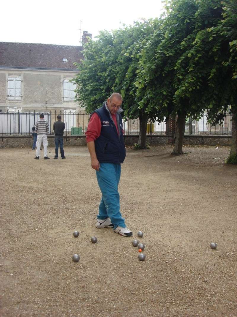 Concours de pétanque le 20/06/10 à Crécy-Couvé Dsc01832