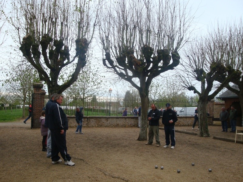 Concours de Boules à Crécy-Couvé le 3 avril 2011 Dsc04657