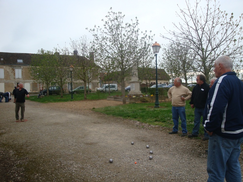 Concours de Boules à Crécy-Couvé le 3 avril 2011 Dsc04660