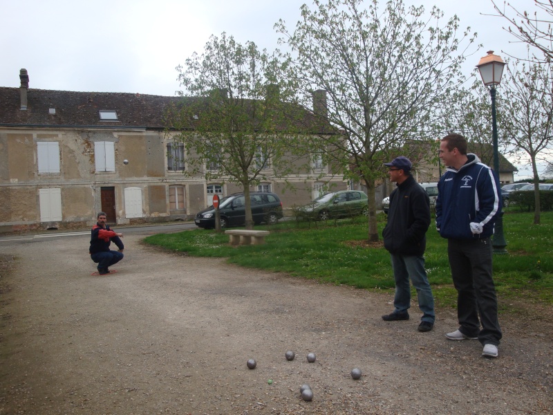 Concours de Boules à Crécy-Couvé le 3 avril 2011 Dsc04669