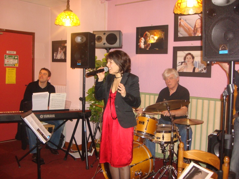 Le Valérie SOARES Quartet à la PIZZA GOGO le 25/11/10! Dsc06697