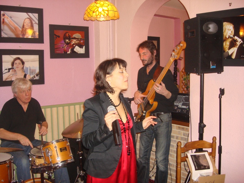 Le Valérie SOARES Quartet à la PIZZA GOGO le 25/11/10! Dsc06698