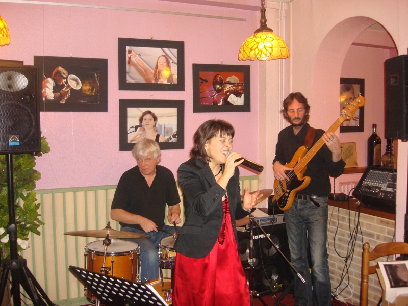 Le Valérie SOARES Quartet à la PIZZA GOGO le 25/11/10! Dsc06699