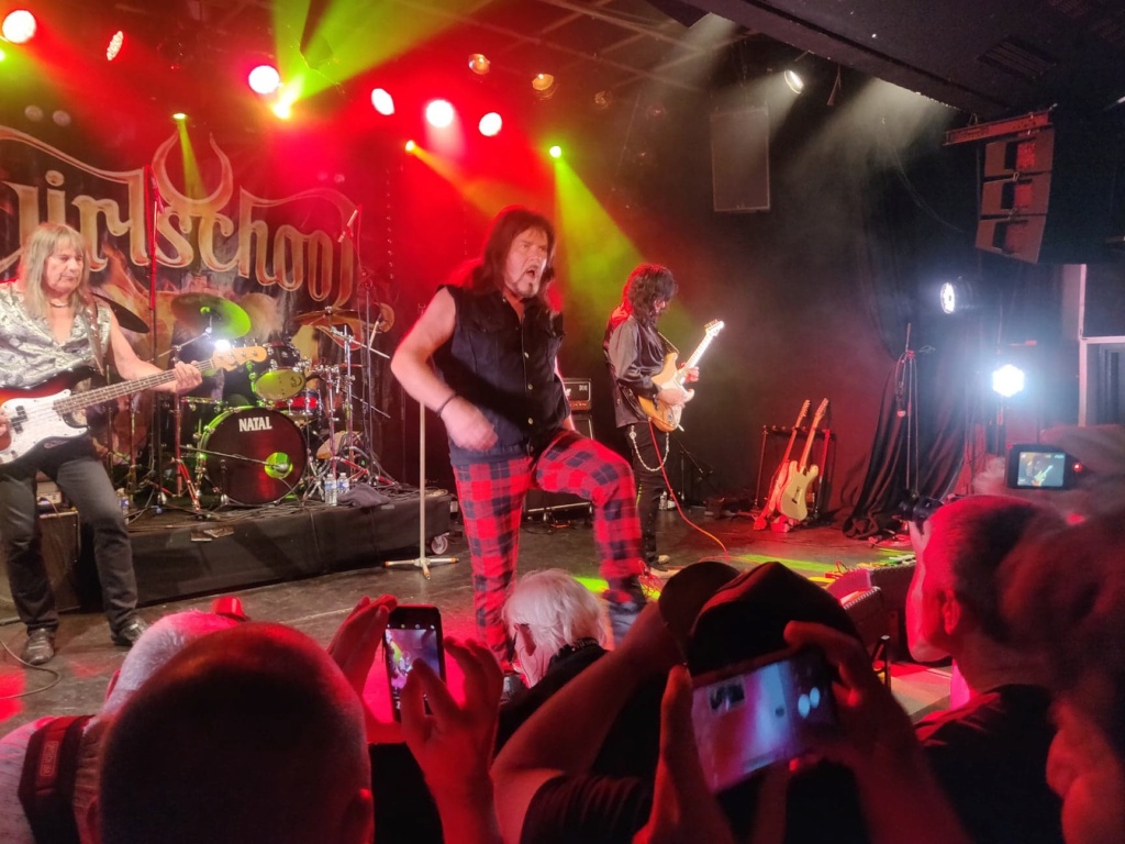 Girlschool / Alcatrazz : Vauréal, Forum, 1/9/22 Alc411