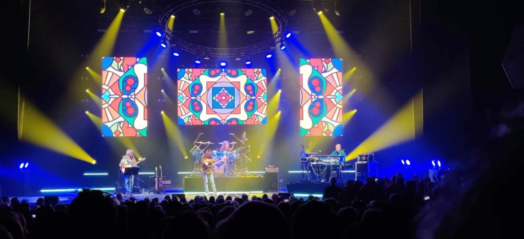 BARCLAY JAMES HARVEST : Paris, Salle Pleyel, 19/11/23 Bjh610