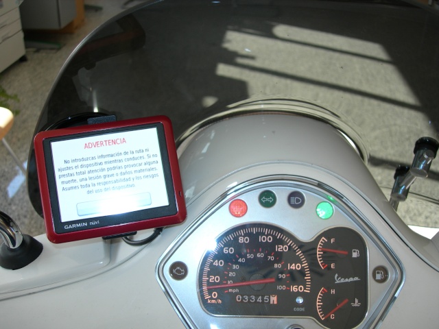 Instalacin de toma de 12 V y GPS para GTS o cualquier moto con bateria Dscn2517