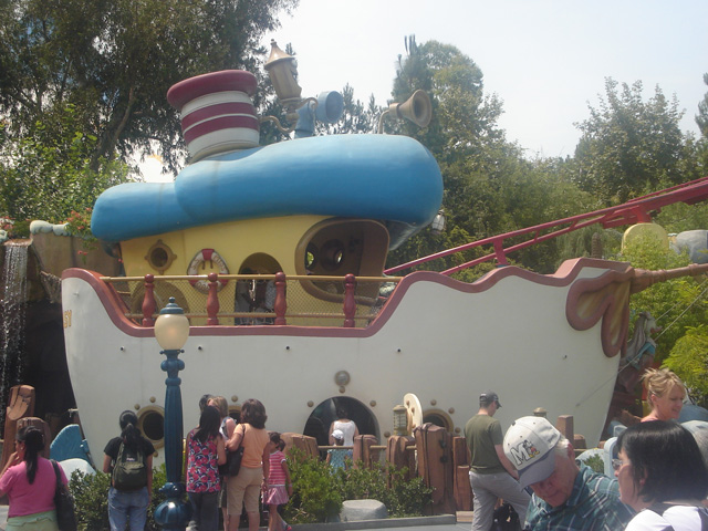 Disneyland California - ToonTown  1010