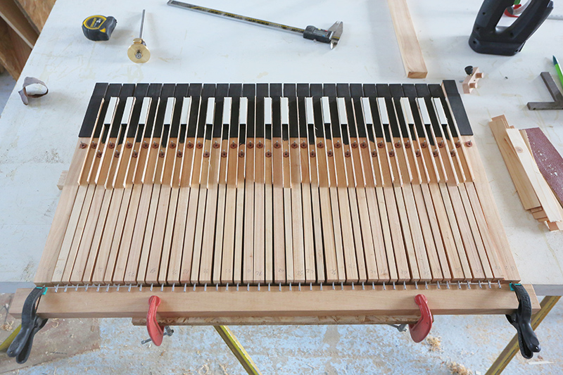 [Lutherie] Fabrication d'un clavecin. - Page 14 11_avr12