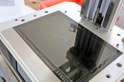 Nettoyage résine polymérisée sur écran imprimante.