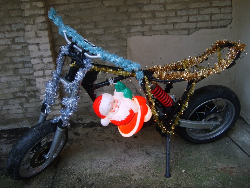  Le concours de décembre 2010: Votre moto et noël. S5003210