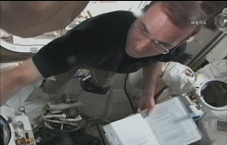 [STS-131 / ISS19A] Discovery : déroulement de la mission - Page 9 Sans_301
