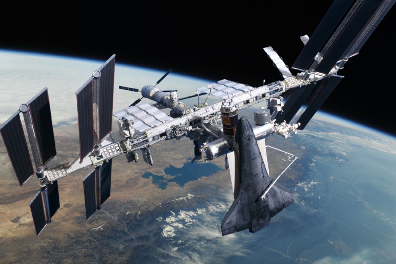 "Photo de famille" Photo d'ISS avec une navette arrimée. - Page 3 Sts-1311