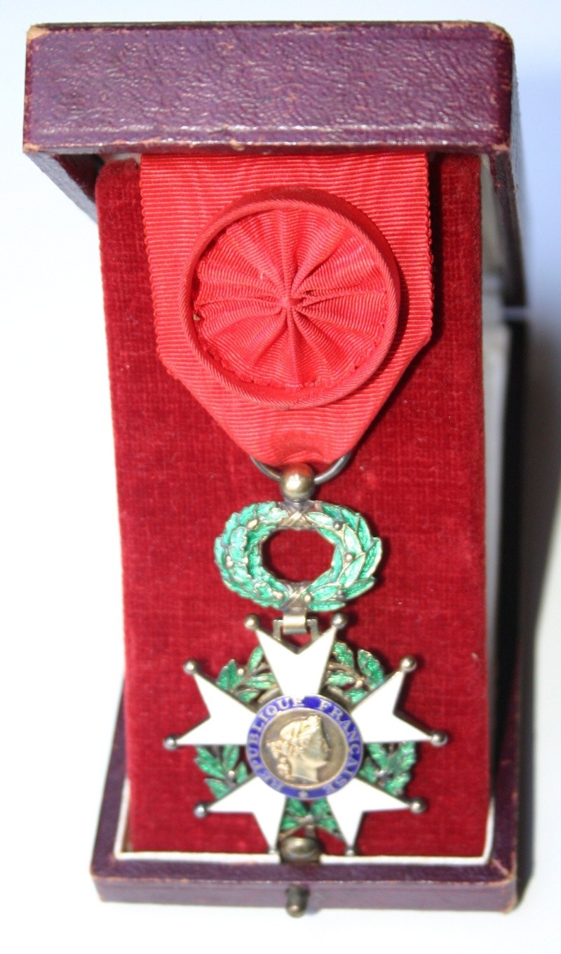 Les médailles,boitiers et diplômes des poilus Img_7745