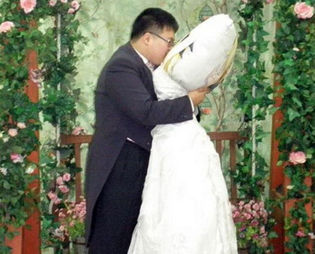 Un Coréen épouse son oreiller Leet10