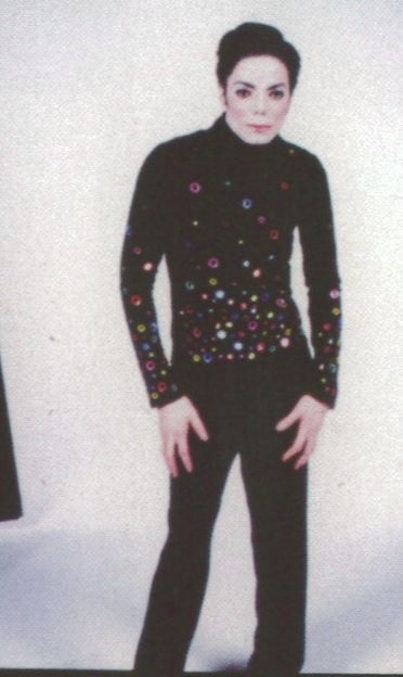Milano, Michael Jackson vestito di luce - Pagina 3 N_5710