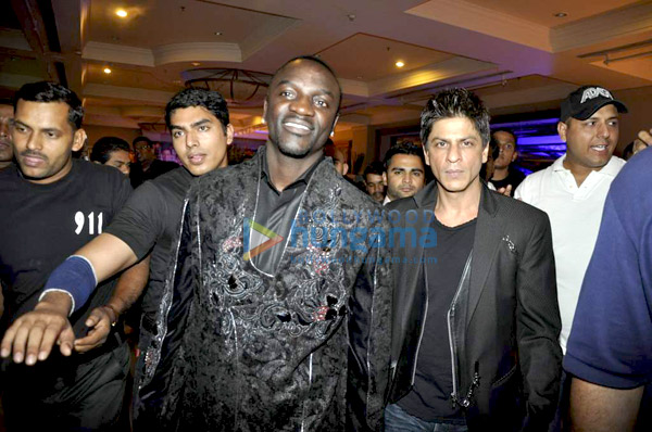 Duel Shah Rukh Khan et Akon dans Ra.1 Srk_et10