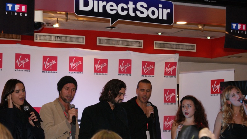 [03.11.2010] Showcase au Virgin Megastore (Paris) - Page 5 Dsc02615