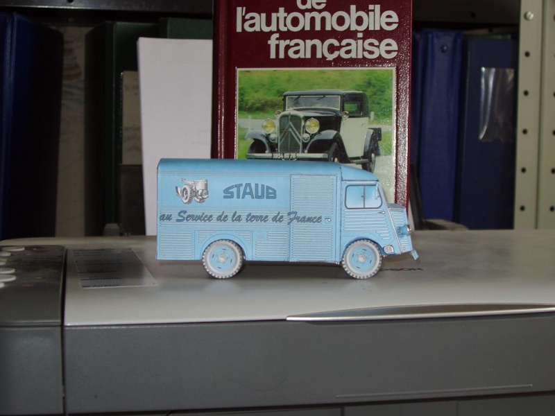 Des TUB Citroën en maquette papier??? Original et sympa!!! P1010158
