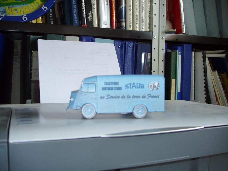 Des TUB Citroën en maquette papier??? Original et sympa!!! P1010159