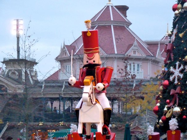"Il Natale Incantato di Disneyland Paris - 2010 " - Pagina 45 37141_10