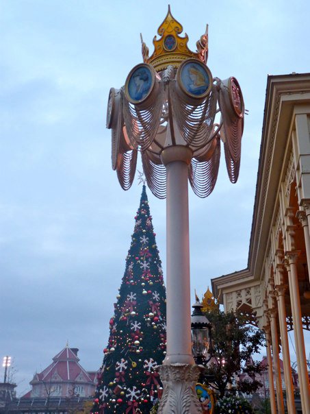 "Il Natale Incantato di Disneyland Paris - 2010 " - Pagina 45 74548_10
