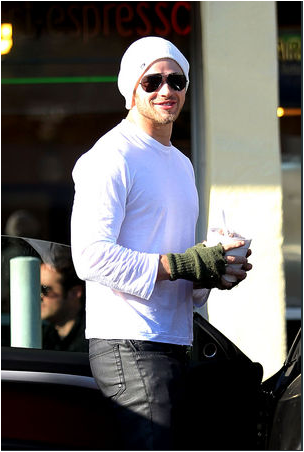 Kellan lutz --- ice cream baby !! Helado10