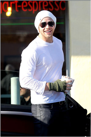 Kellan lutz --- ice cream baby !! Helado13