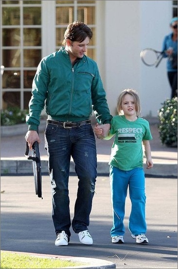 peter facinelli y lola !! a jugar tenis !! Pet510