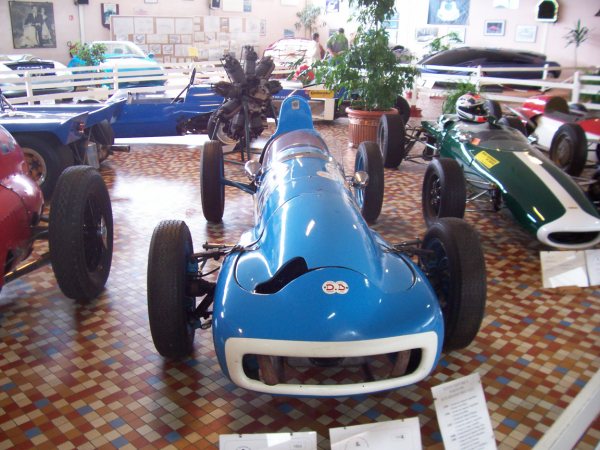 Le musée automobile de TALMONT ST HILAIRE en VENDEE 2009 100_0932