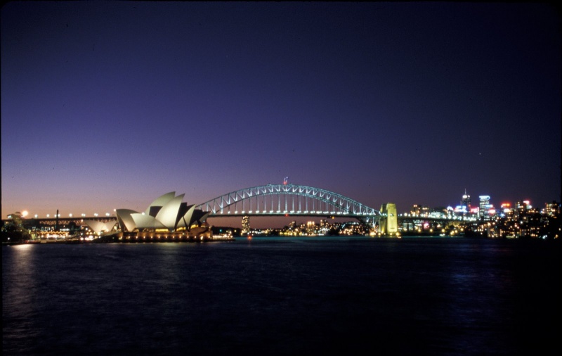 U2 pintará los íconos de Sydney de rojo ( DIA MUNDIAL DEL SIDA-CAMPAÑA RED) Sydney10