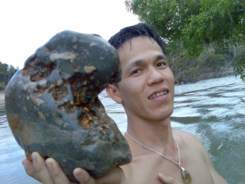 find stone in Khanh Vinh river Image012