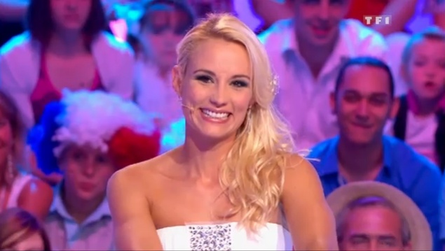 Elodie dans "le bal des 12 coups" le 14/07/2012 sur TF1 a 20H50 Scree244