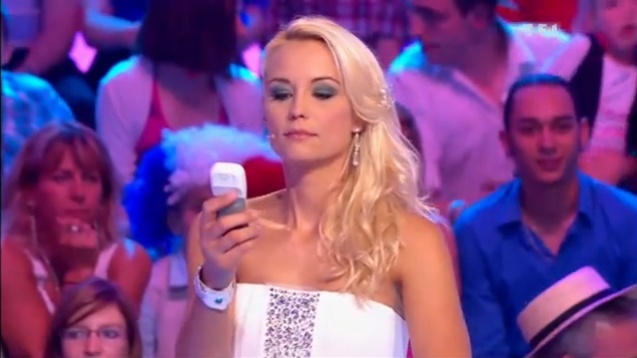 Elodie dans "le bal des 12 coups" le 14/07/2012 sur TF1 a 20H50 Scree247