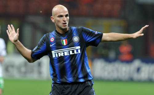 Rikthehet Julio Cesar, Cambiasso Ne Dyshim  (13.11.2010) C_3_me11